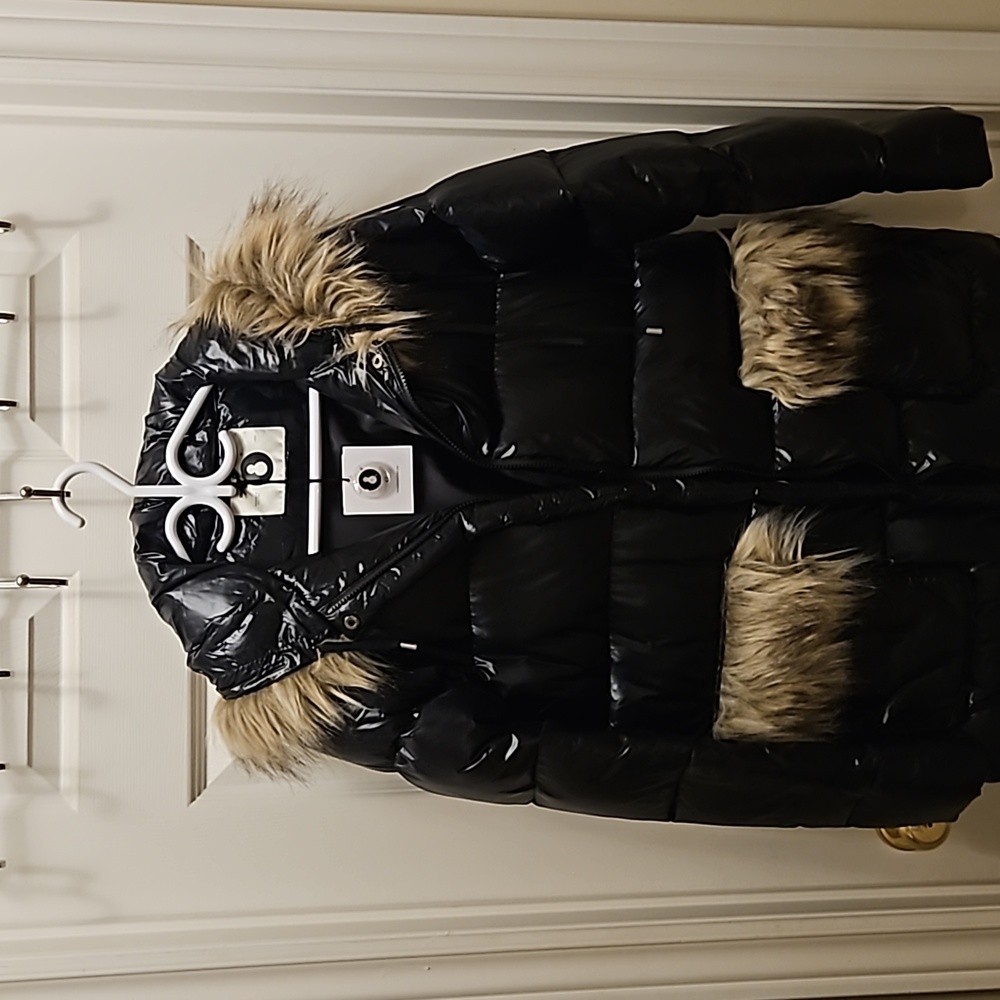 Snowman New York Designer Luxurious 90/10 Winter Down coat.  Barrel.  Women L